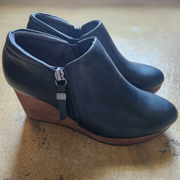 Dr. Scholl's Women's Size 6.5 Wedge Ankle Booties Side Zipper - Picture 4 of 13